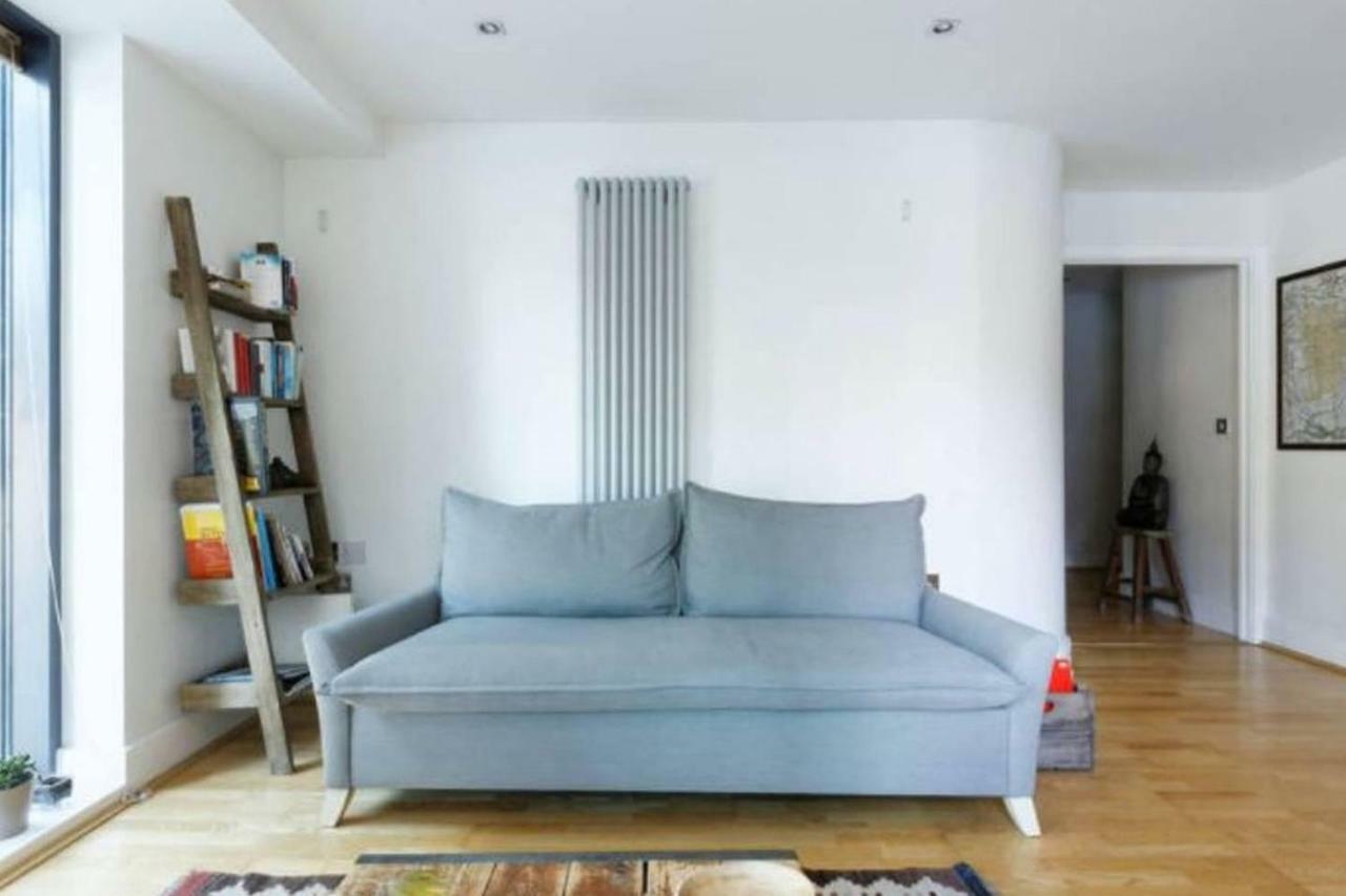 Peaceful Modern 2 Bedroom Flat With Water Views Londen Buitenkant foto
